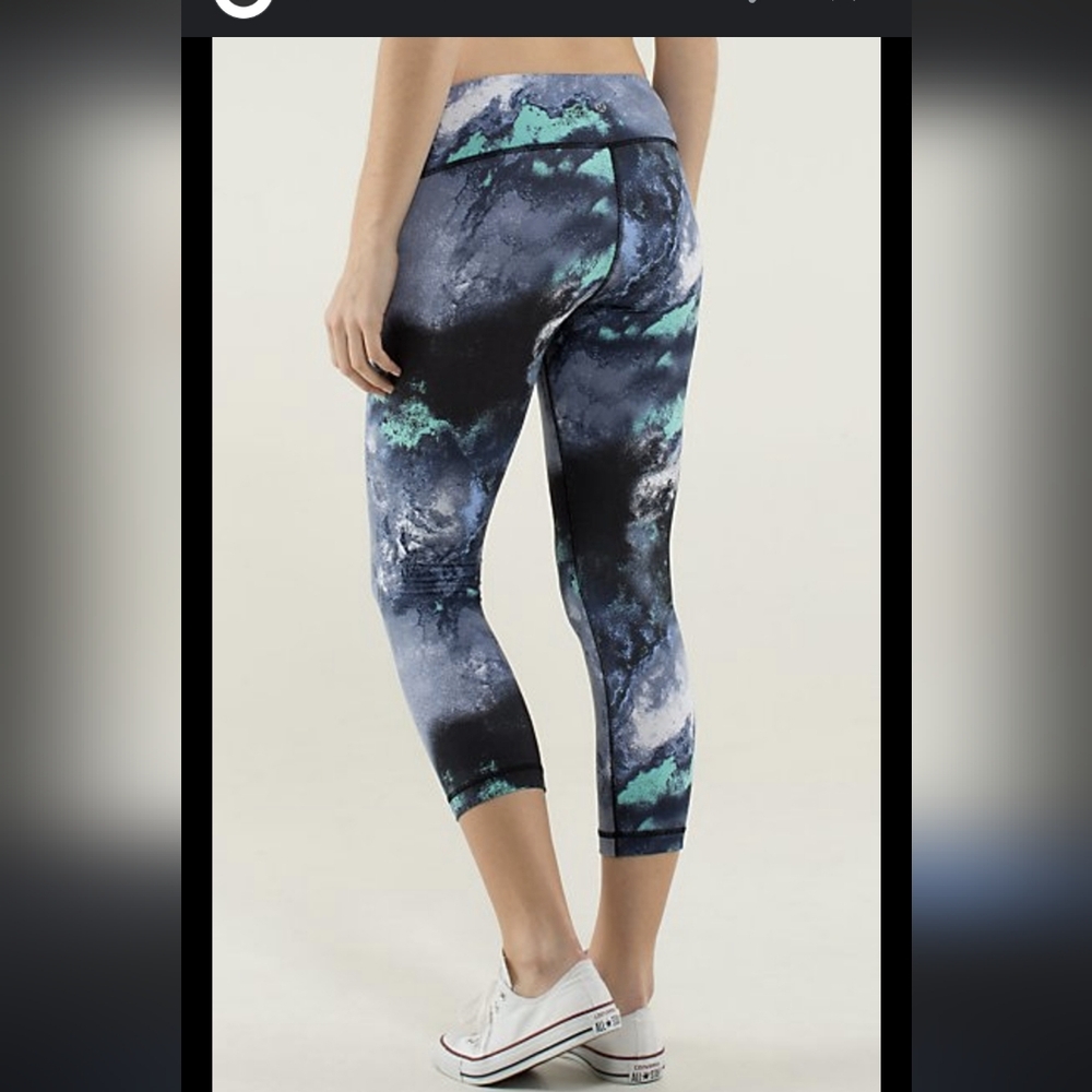 Lululemon athletica milky way galax capri leggings size 4 used in good c…